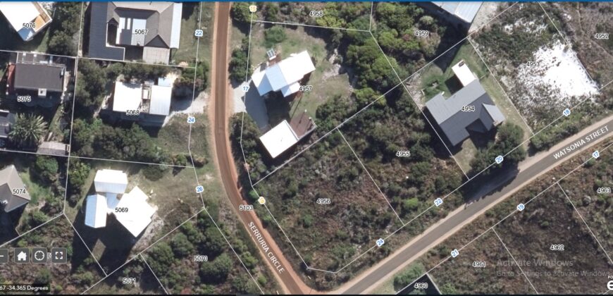 Charming neat low maintainence double storey home close to Silversands Beach