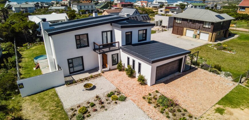 JOINT MANDATE – Immaculate modern spacious home in quiet side street close to swimming beach