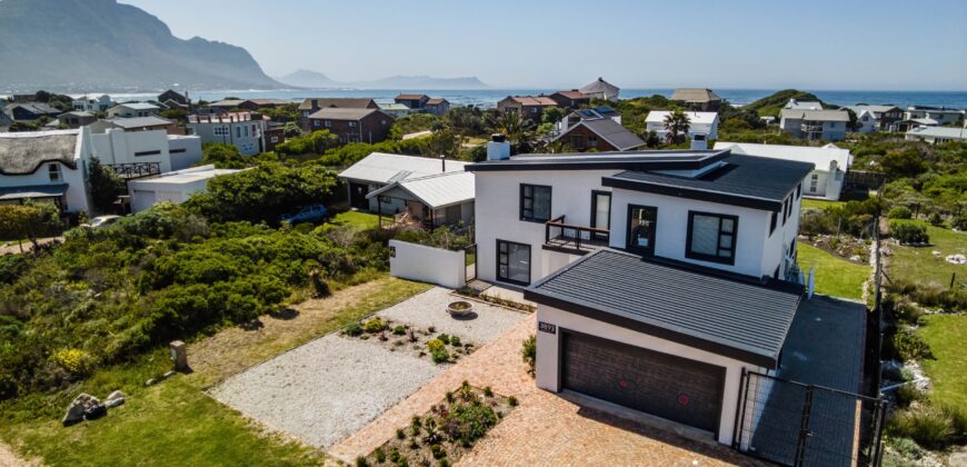JOINT MANDATE – Immaculate modern spacious home in quiet side street close to swimming beach