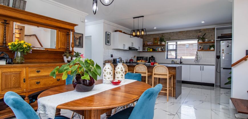 JOINT MANDATE – Immaculate modern spacious home in quiet side street close to swimming beach