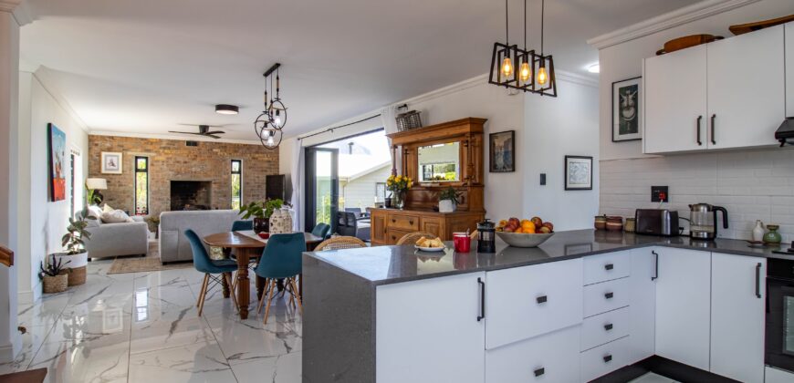 JOINT MANDATE – Immaculate modern spacious home in quiet side street close to swimming beach