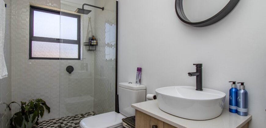 JOINT MANDATE – Immaculate modern spacious home in quiet side street close to swimming beach