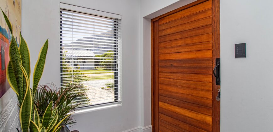 JOINT MANDATE – Immaculate modern spacious home in quiet side street close to swimming beach