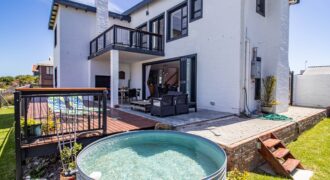 JOINT MANDATE – Immaculate modern spacious home in quiet side street close to swimming beach