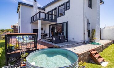 JOINT MANDATE – Immaculate modern spacious home in quiet side street close to swimming beach