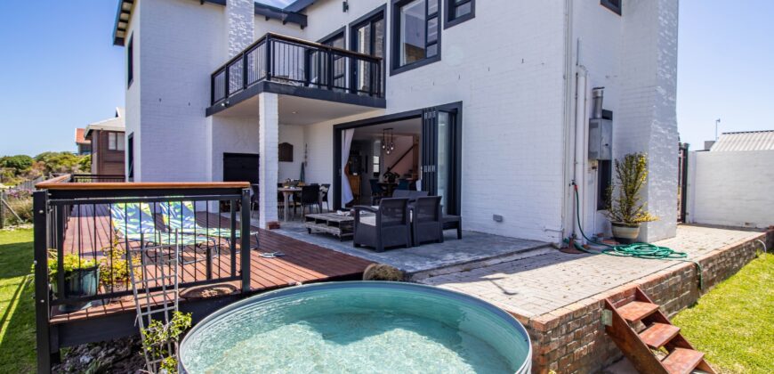JOINT MANDATE – Immaculate modern spacious home in quiet side street close to swimming beach