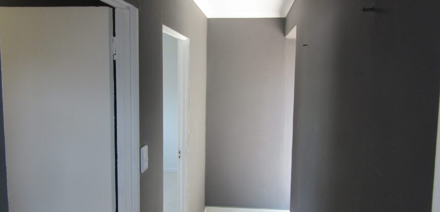 Easy living cosy home in quiet side road near to Grootwitvlei ( natural lake )