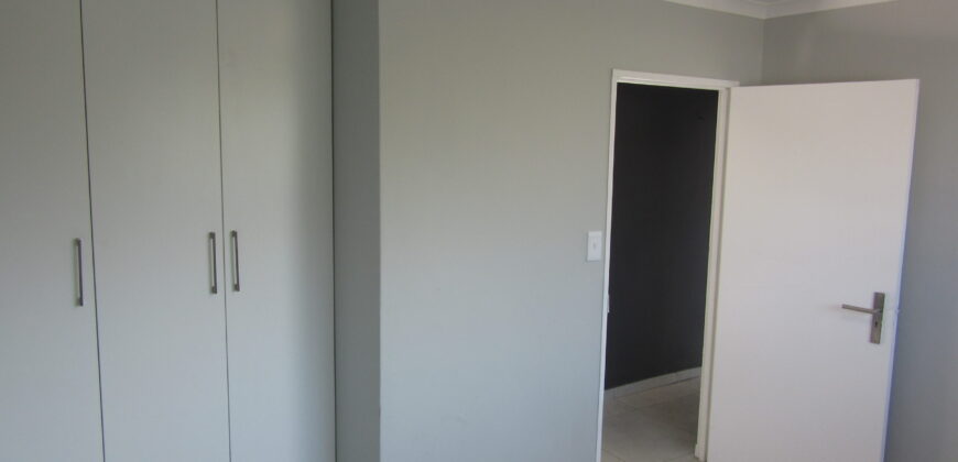 Easy living cosy home in quiet side road near to Grootwitvlei ( natural lake )