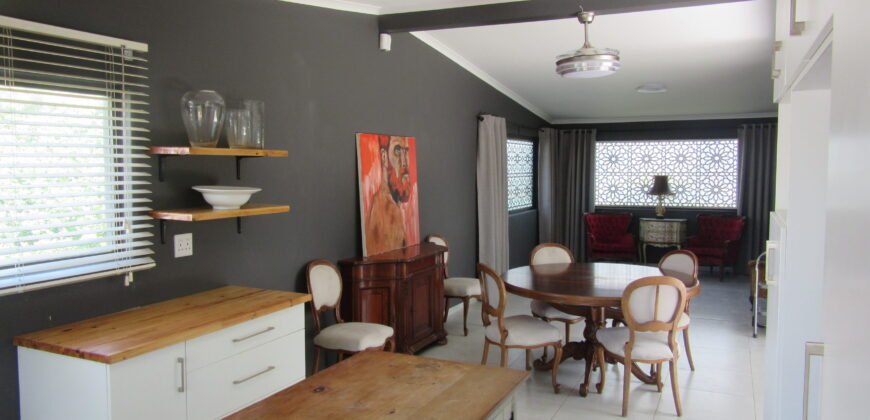 Easy living cosy home in quiet side road near to Grootwitvlei ( natural lake )