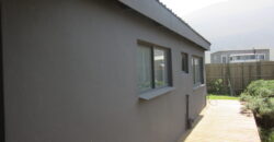 Easy living cosy home in quiet side road near to Grootwitvlei ( natural lake )