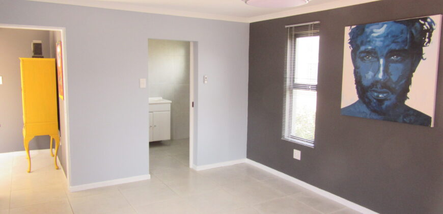 Easy living cosy home in quiet side road near to Grootwitvlei ( natural lake )