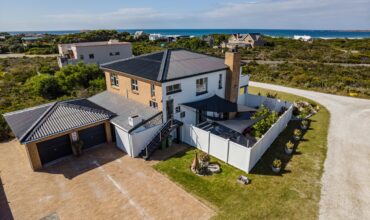 “Cassa Dianay” Sea View Home – Stroll to Magnificent Silversands Beach.